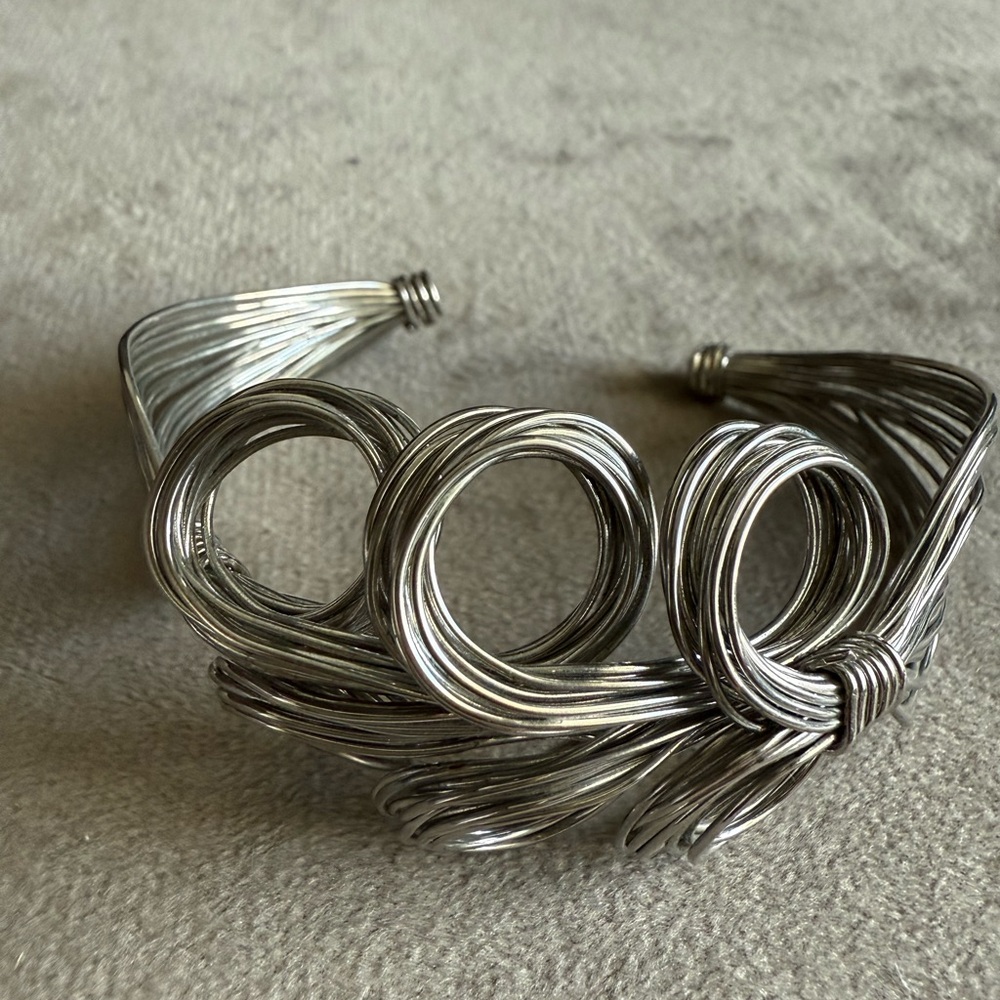 Elegant Silver Wire Bracelet